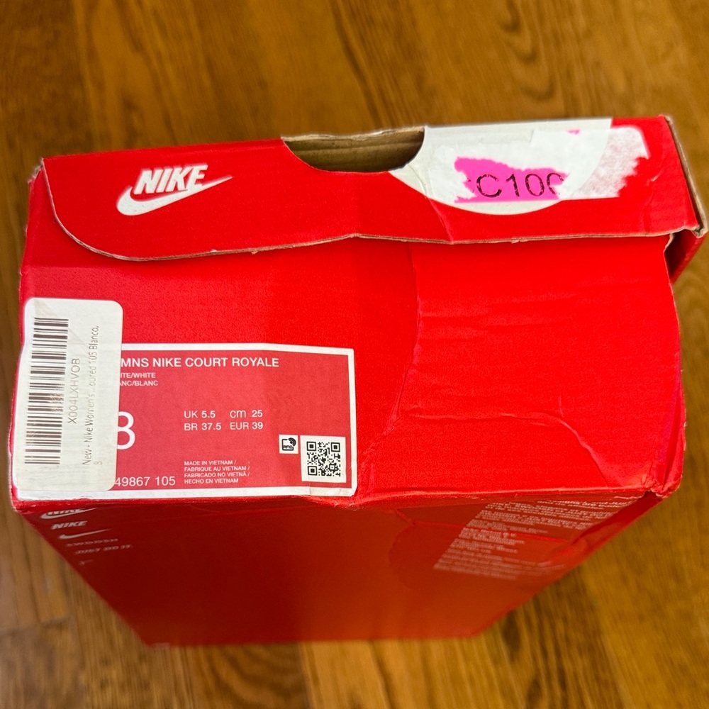 Nike women’s White Sneakers - Picture 5 of 6